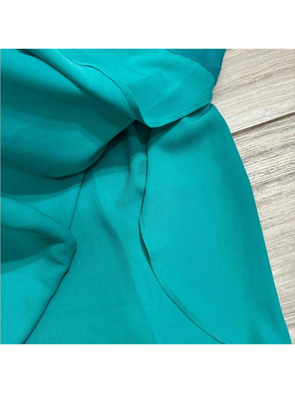 Blue Green V-Neck Short Sleeve Panel Top Medium Casual Minimalist Chic - Picture 5 of 5
